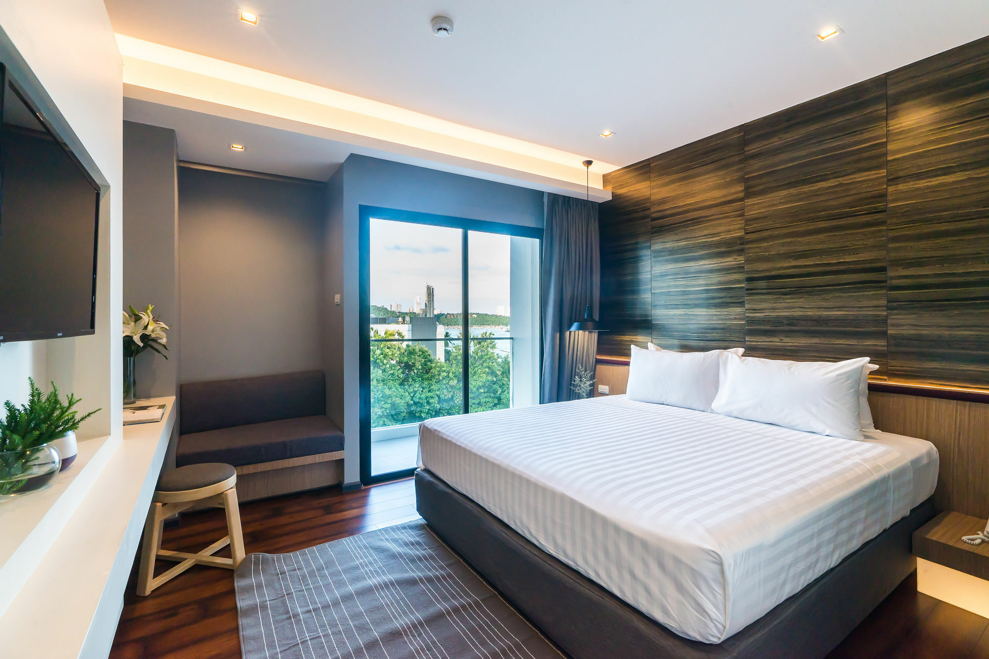 Sea Me Spring Hotel Pattaya Exterior photo