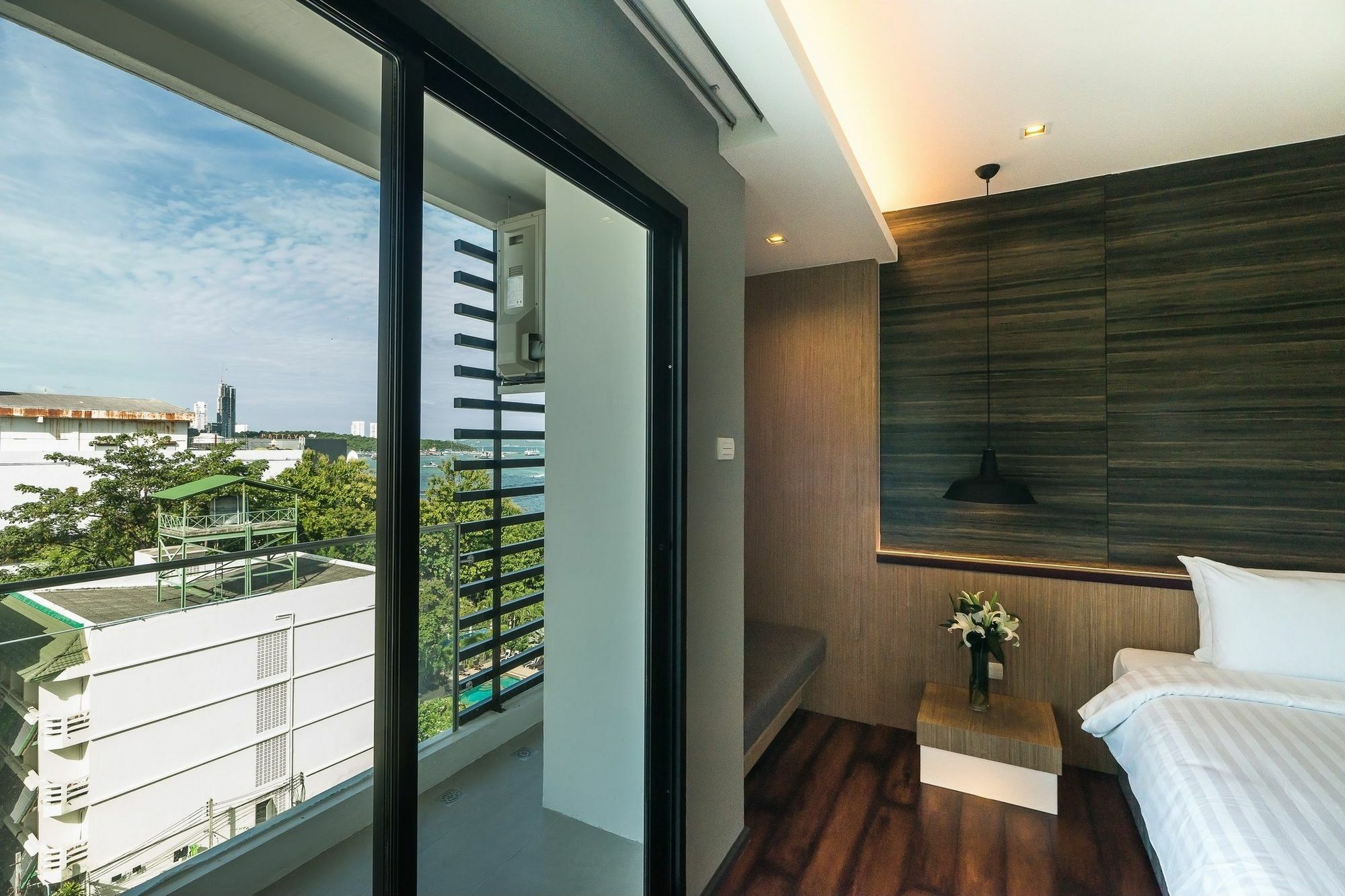 Sea Me Spring Hotel Pattaya Exterior photo